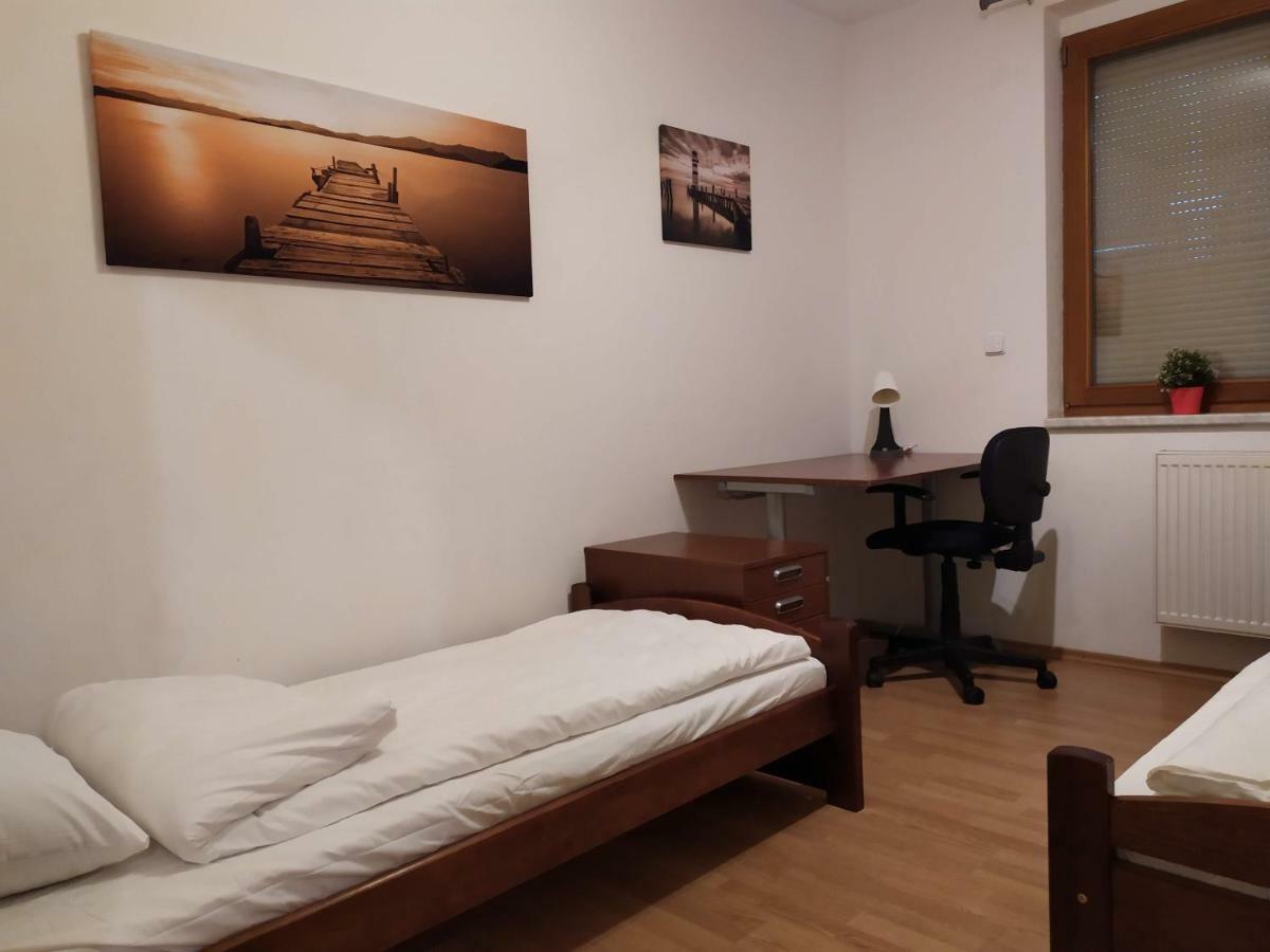 Kate & Jenny - Two-Level Apartment In The Old Town บราติสลาวา ภายนอก รูปภาพ