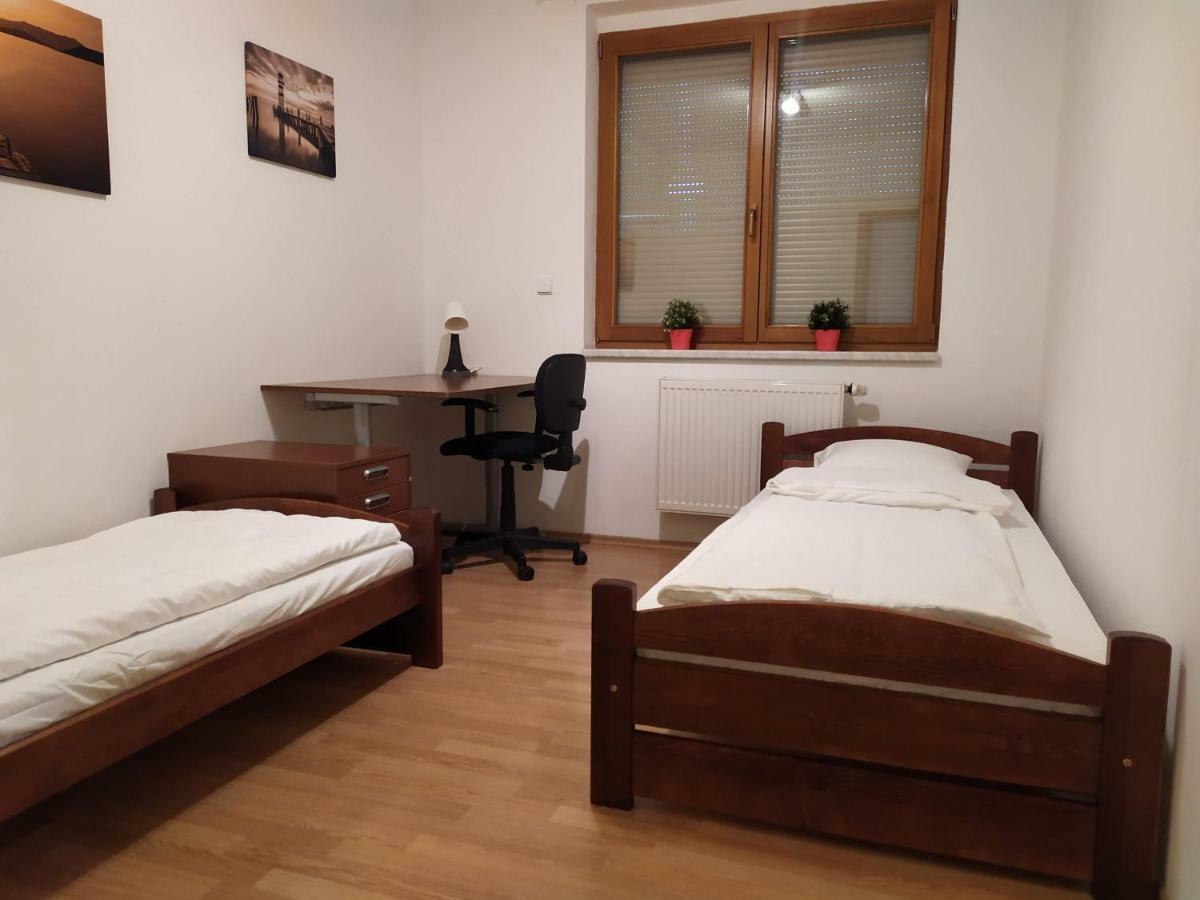 Kate & Jenny - Two-Level Apartment In The Old Town บราติสลาวา ภายนอก รูปภาพ