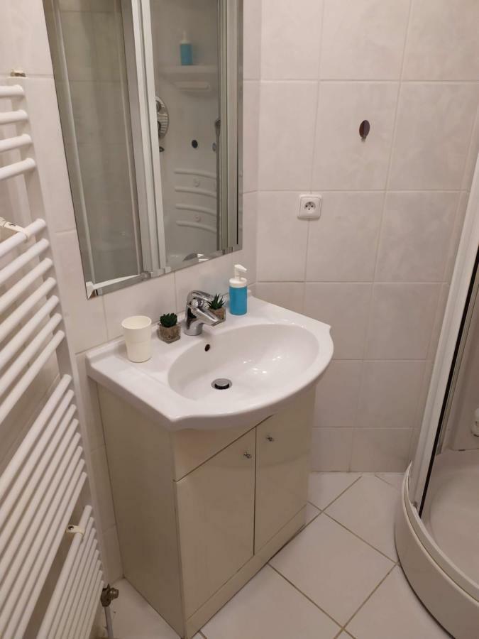 Kate & Jenny - Two-Level Apartment In The Old Town บราติสลาวา ภายนอก รูปภาพ