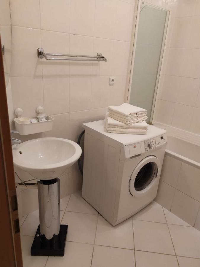 Kate & Jenny - Two-Level Apartment In The Old Town บราติสลาวา ภายนอก รูปภาพ