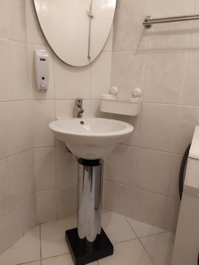 Kate & Jenny - Two-Level Apartment In The Old Town บราติสลาวา ภายนอก รูปภาพ