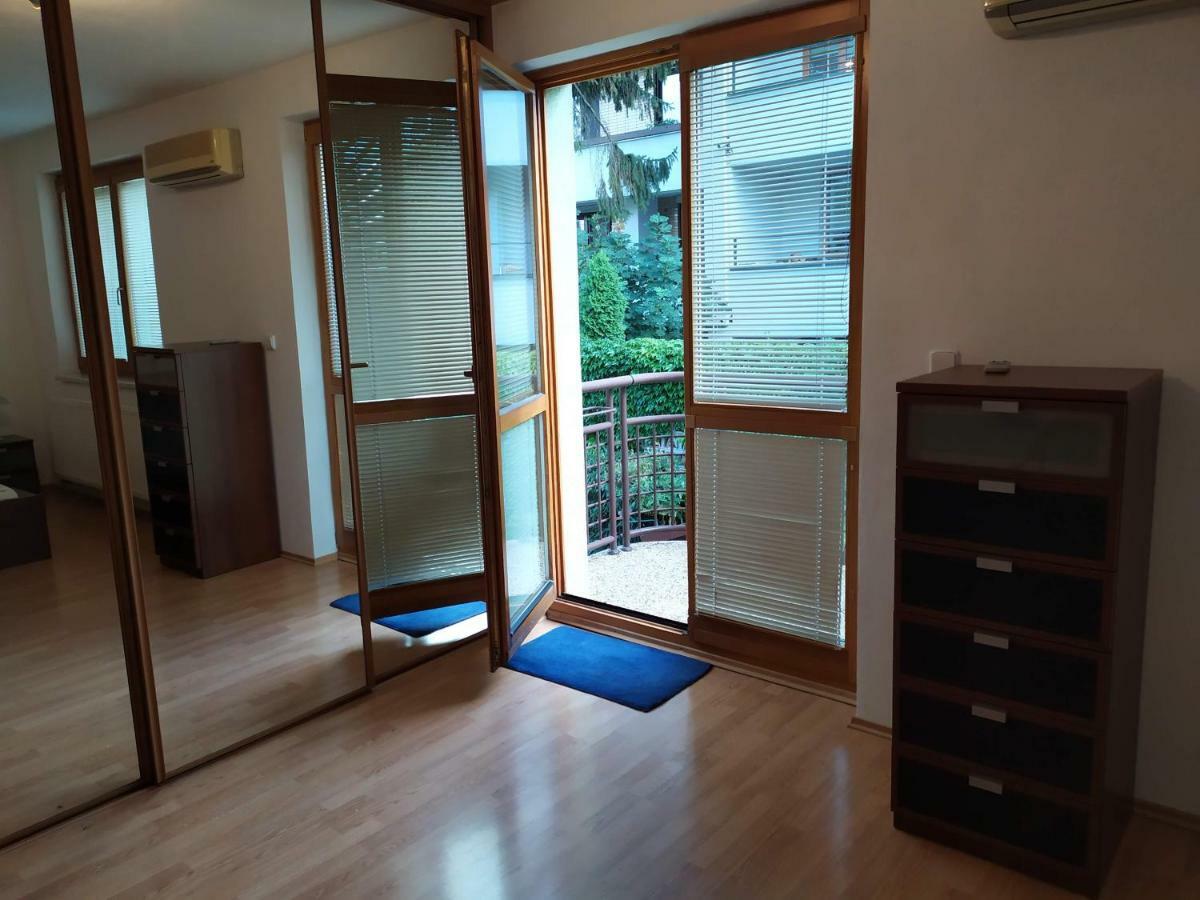 Kate & Jenny - Two-Level Apartment In The Old Town บราติสลาวา ภายนอก รูปภาพ