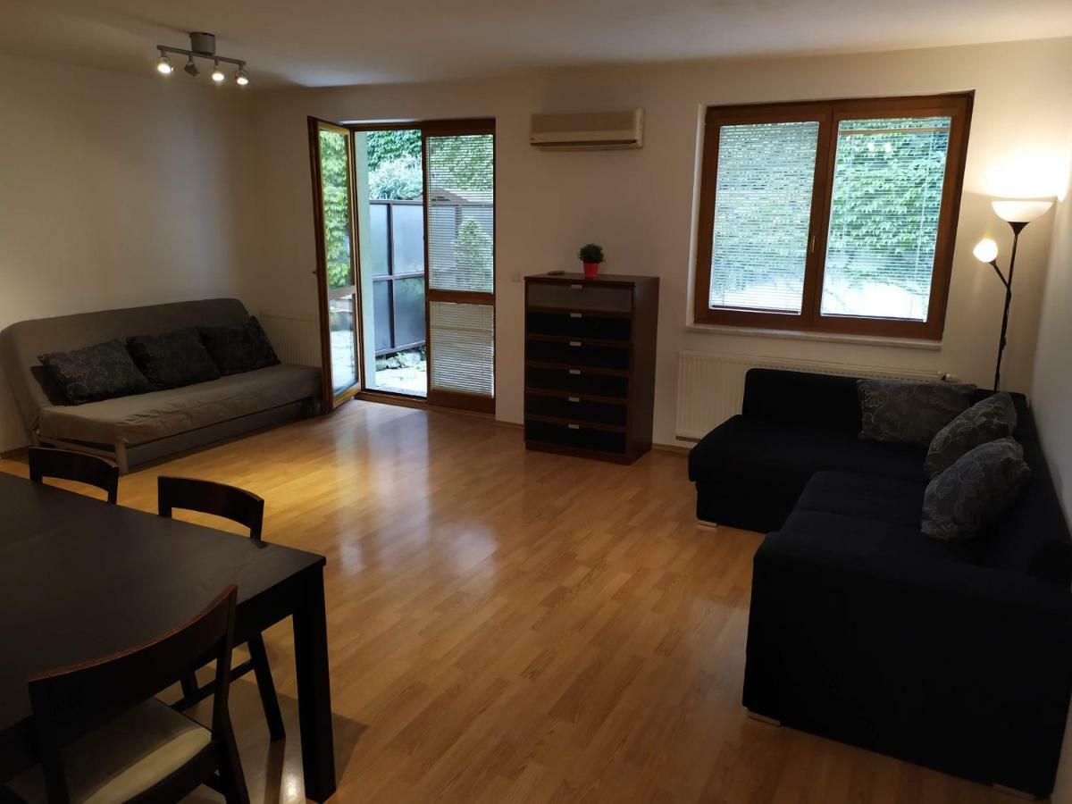 Kate & Jenny - Two-Level Apartment In The Old Town บราติสลาวา ภายนอก รูปภาพ